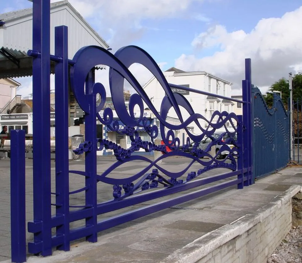 Par → Newquay: Newquay station, Decorative Ironwork barrier