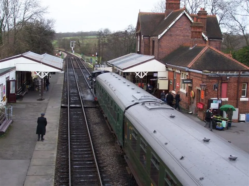 Sheffield Park → Horsted Keynes → Kingscote → East Grinstead: Sheffield Park railway station