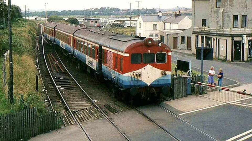 Derry~Londonderry → Coleraine: "Sealink" train, Castlerock