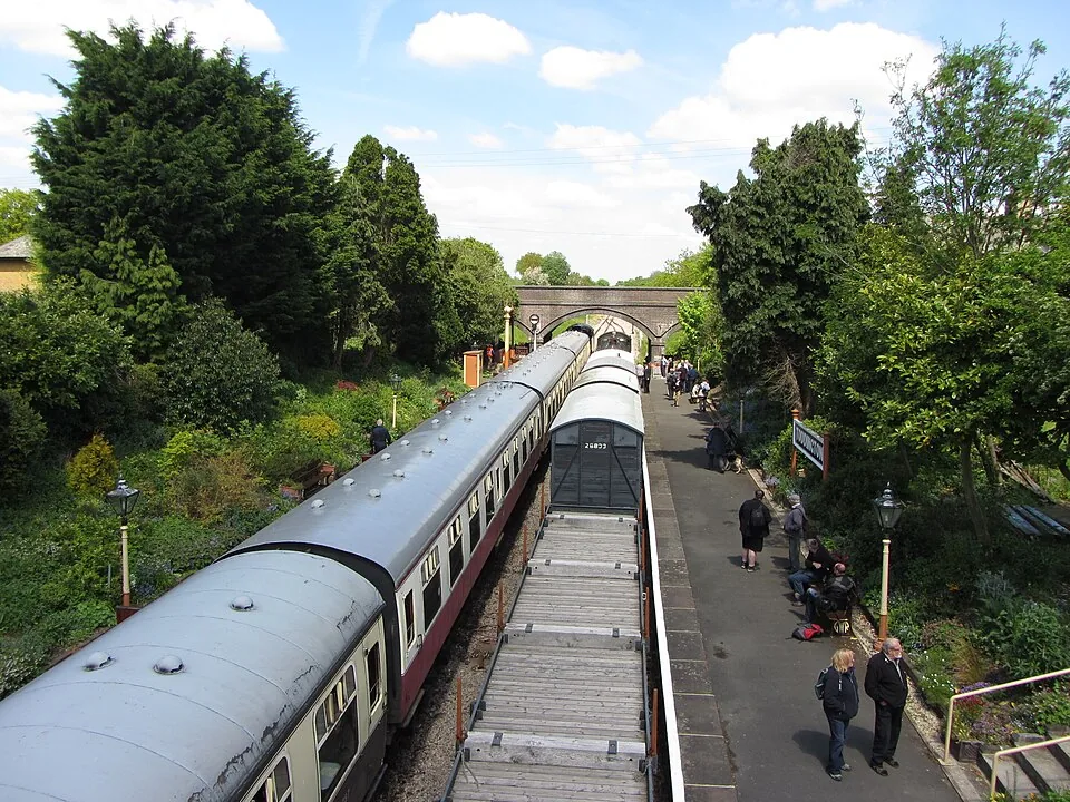Cheltenham Race Course → Broadway: Gloucestershire Warwickshire Railway, Toddington station