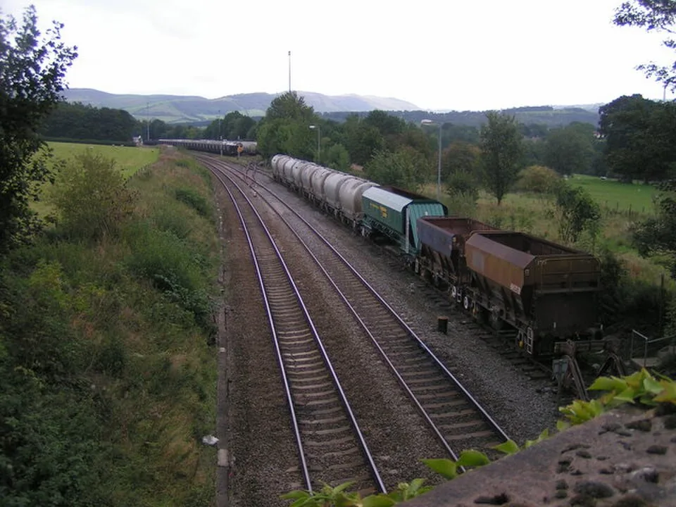 Manchester Piccadilly → Sheffield: Hope Valley line near Townhead Bridge