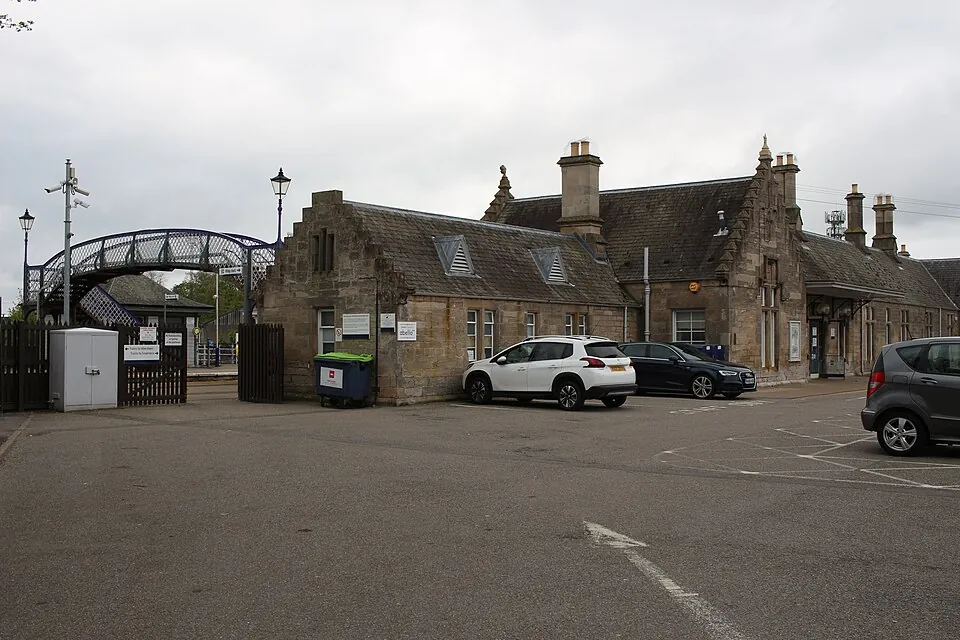 Inverness → Nairn → Forres → Elgin → Keith → Huntly → Inverurie → Aberdeen: Nairn railway station 06