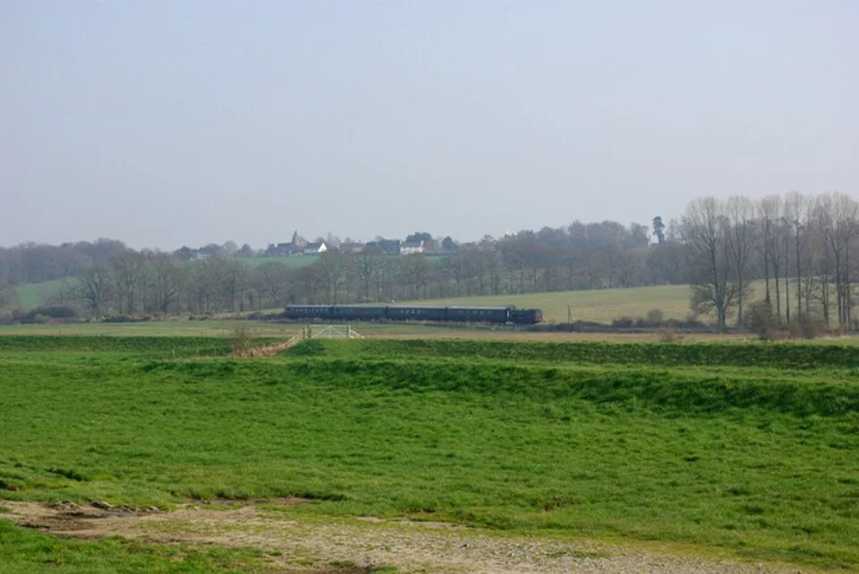 Tenterden → Bodiam: Train on Kent and East Sussex Railway
