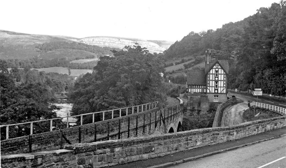 Llangollen → Berwyn → Carrog → Corwen: Berwyn railway station 1863370 cbdae269