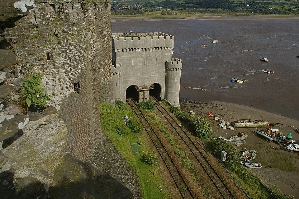 Llandudno Junction → Holyhead: Conwy Castle MMB 04