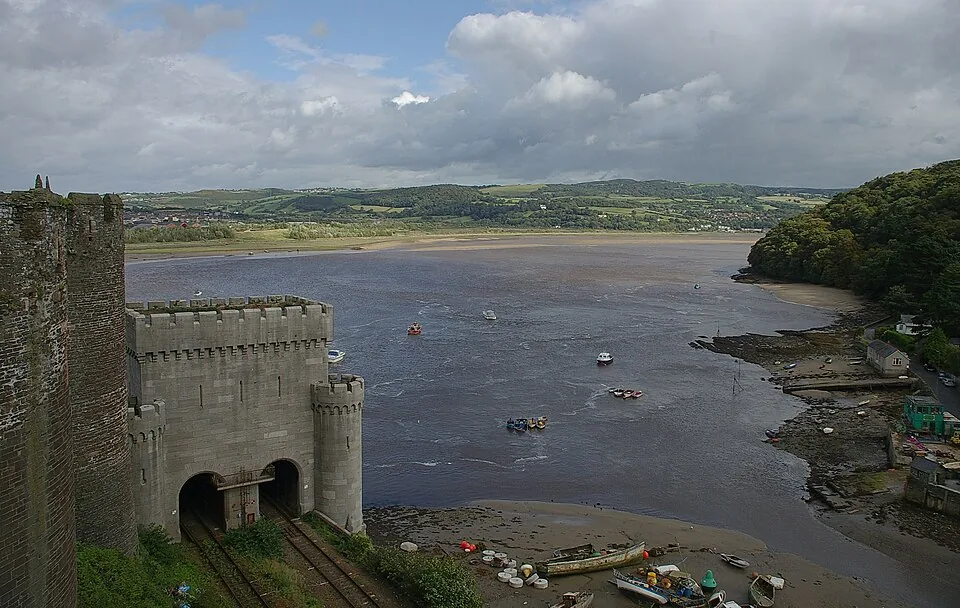 Llandudno Junction → Holyhead: Conwy Castle MMB 05