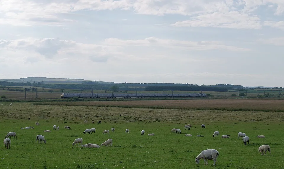 Newcastle → Berwick-upon-Tweed → Edinburgh: Newham MMB 09 East Coast Main Line
