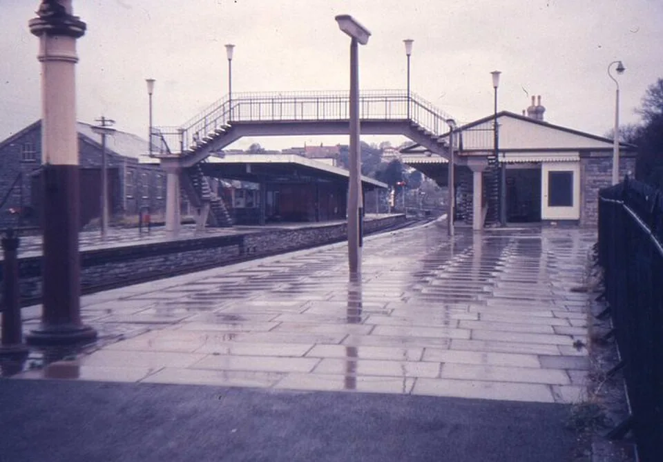 Carmarthen → Pembroke Dock: Tenby Railway Station