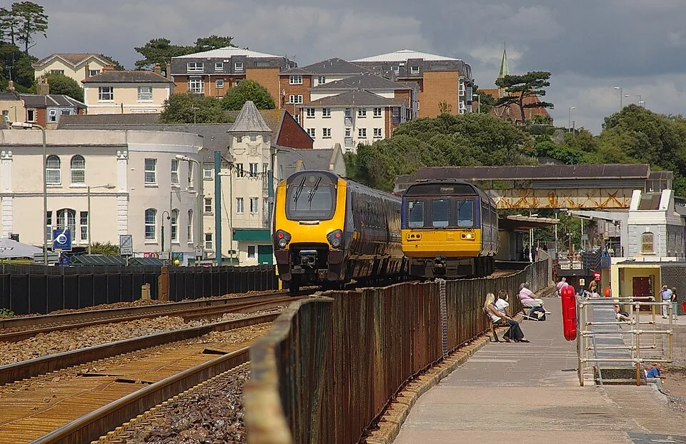 Exeter → Paignton: Dawlish MMB 06 South Devon Main Line 220019 142009