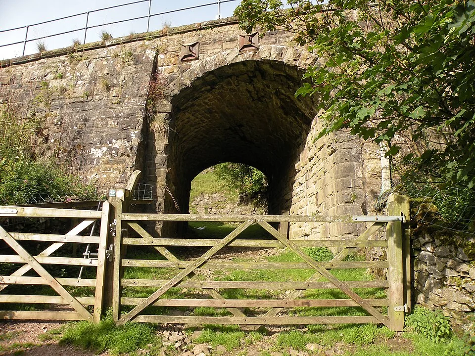 Settle → Carlisle: Tunnel under the Settle to Carlisle railway