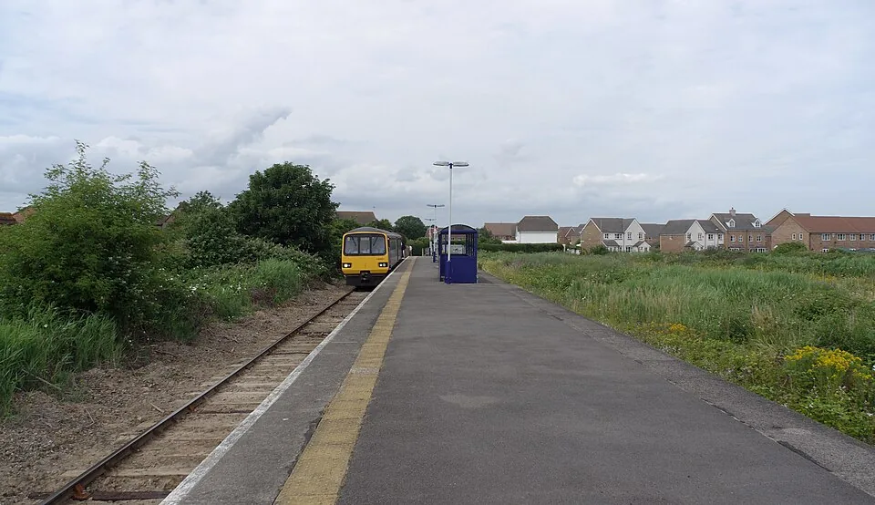 Bristol Temple Meads → Severn Beach: Severn Beach railway station MMB 09 143621
