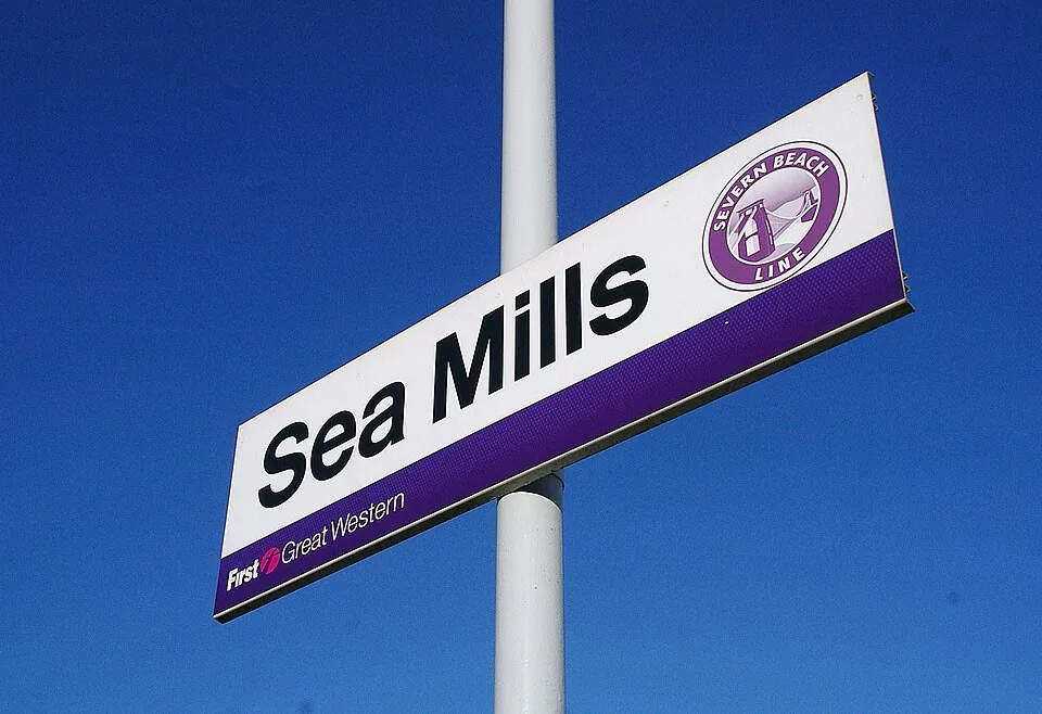 Bristol Temple Meads → Severn Beach: Sea Mills railway station MMB 09