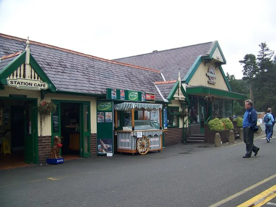 Llanberis → Clogwyn / Hafod Eryri (Yr Wyddfa Summit): Station Cafe, Snowdon Mountain Railway, Llanberis