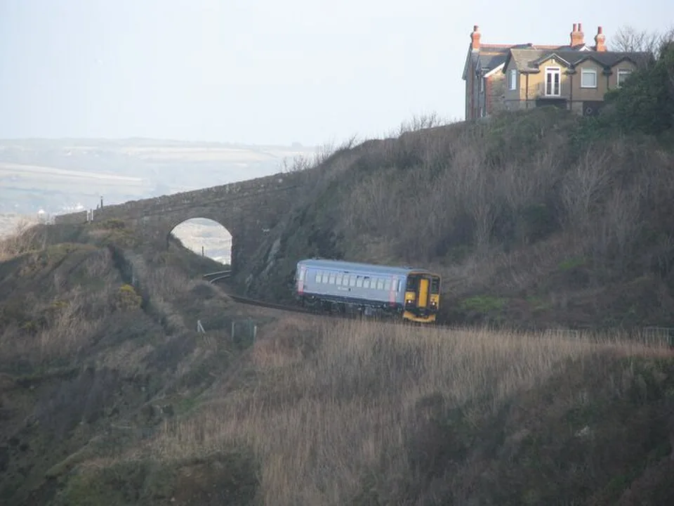 St Erth → St Ives: The St Ives train goes back towards Carbis Bay