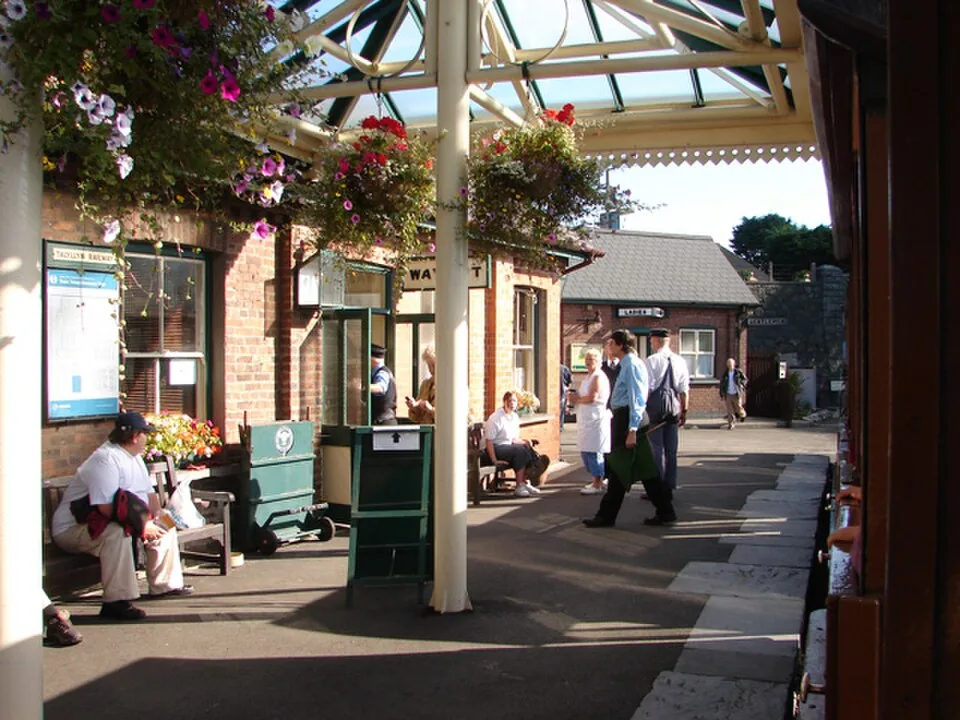 Tywyn Wharf → Abergynolwyn → Nant Gwernol: Tywyn Wharf station