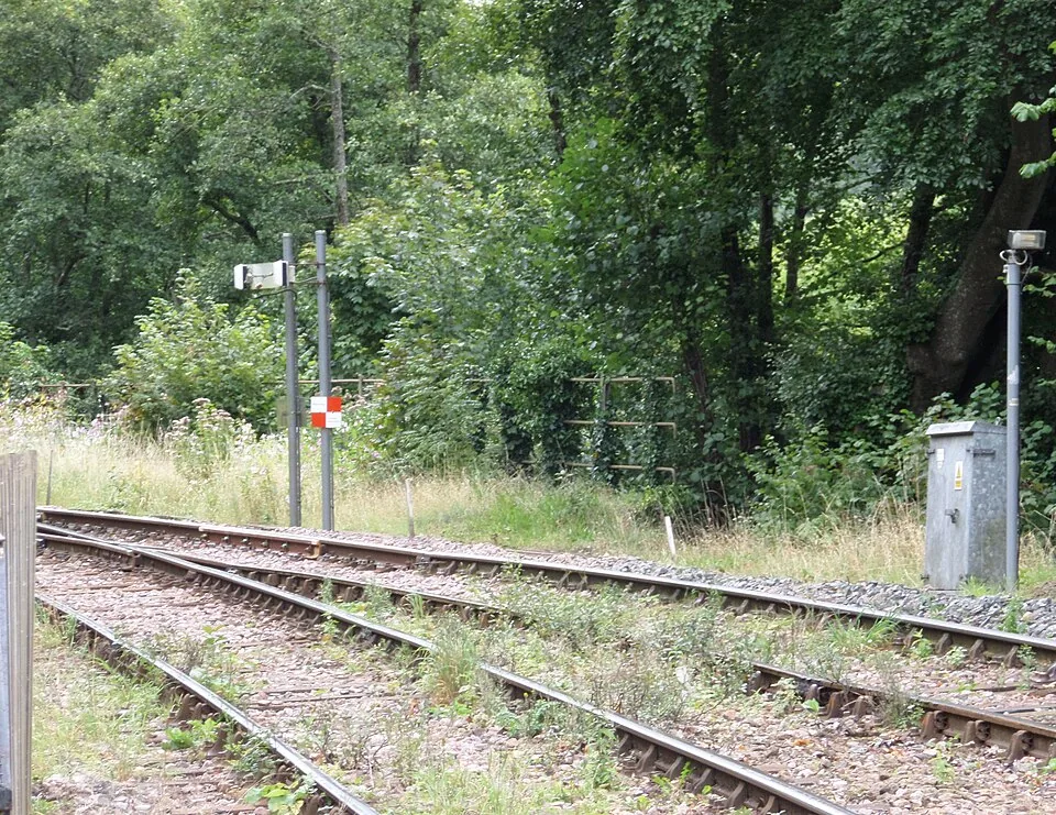 Exeter Central → Barnstaple: Eggesford railway station, level crossing controls, Tarka Line, South Devon, England