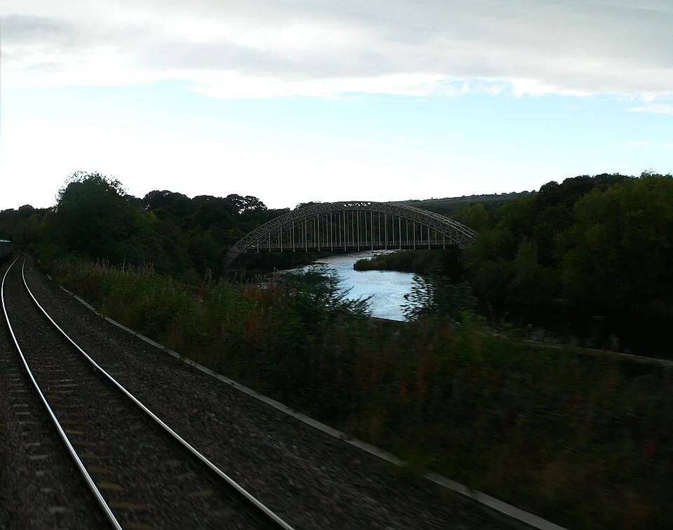 Newcastle → Carlisle: River Tyne from GNER HST on Tyne Valley Line 2005-10-08 03