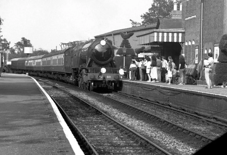 Alton → Alresford: Ropley station, Mid-Hants Railway