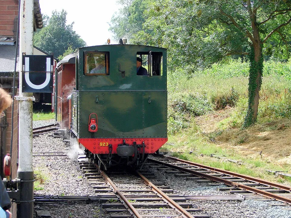 Welshpool Raven Square → Llanfair Caereinion: 'Countess' entering Raven Square station